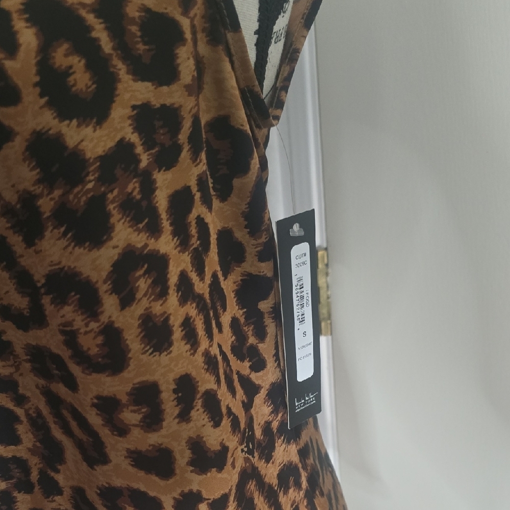Nicole Miller Leopard Print Satin Cowl Neck Women's Top (NWT)(S)🖤🐆🖤 - Picture 3 of 8